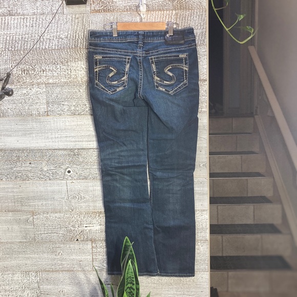 Silver Jeans | Aiko Super Stretch Mid Boot - W29/L30. Medium Wash - Picture 2 of 9